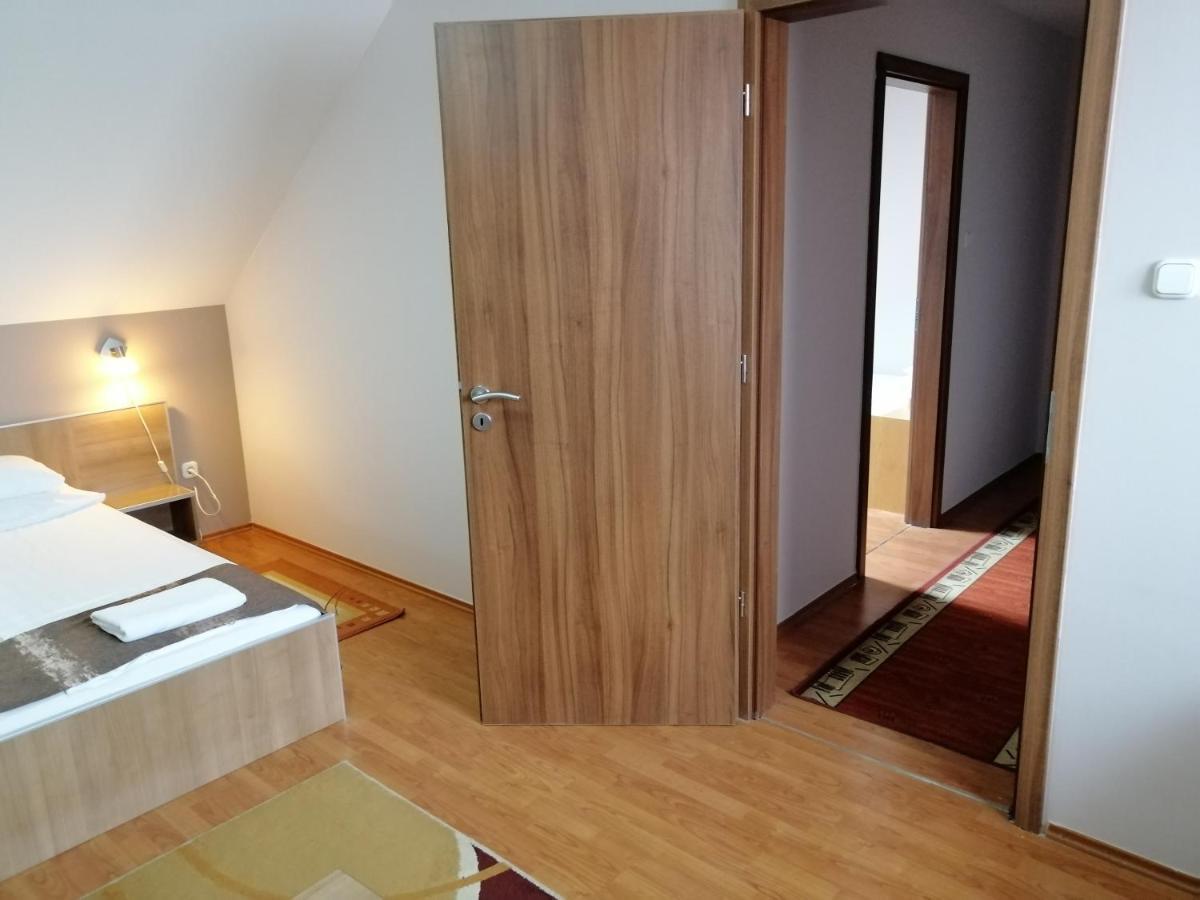 Csipkehaz Apartman Cserkeszolo Luaran gambar
