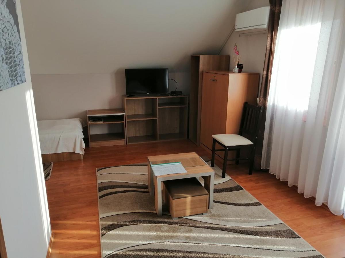 Csipkehaz Apartman Cserkeszolo Luaran gambar