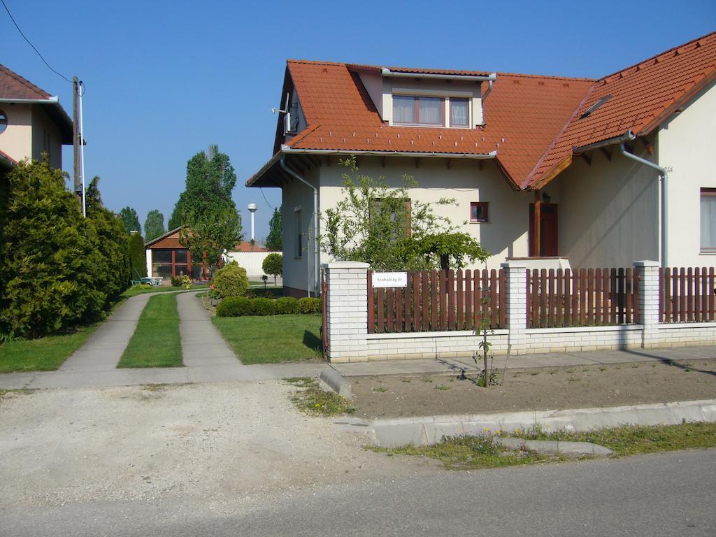 Csipkehaz Apartman Cserkeszolo Luaran gambar