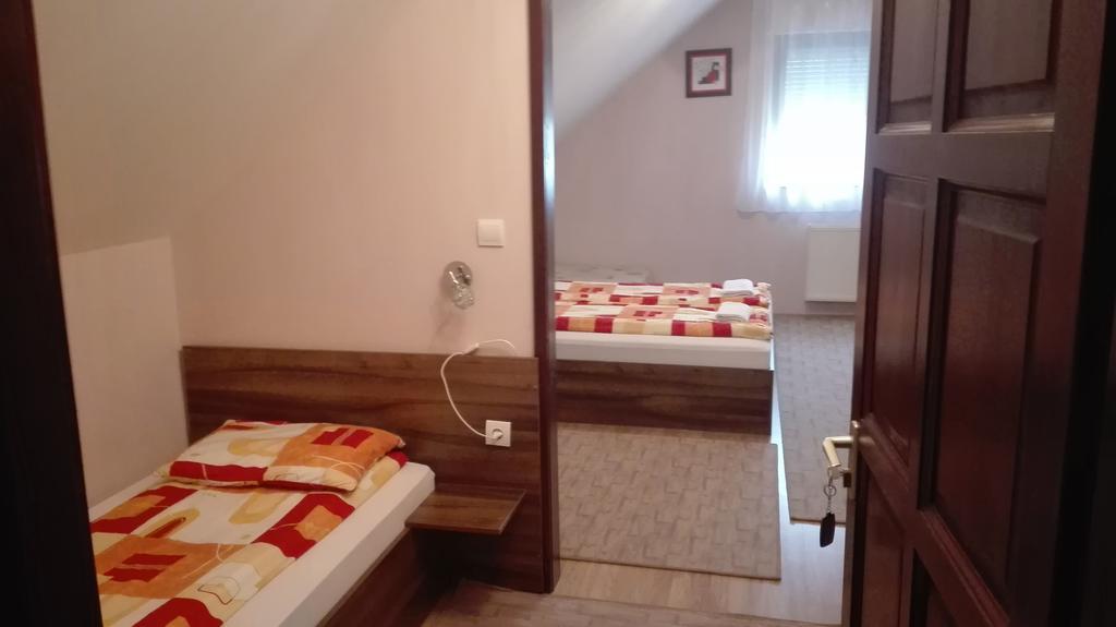 Csipkehaz Apartman Cserkeszolo Luaran gambar
