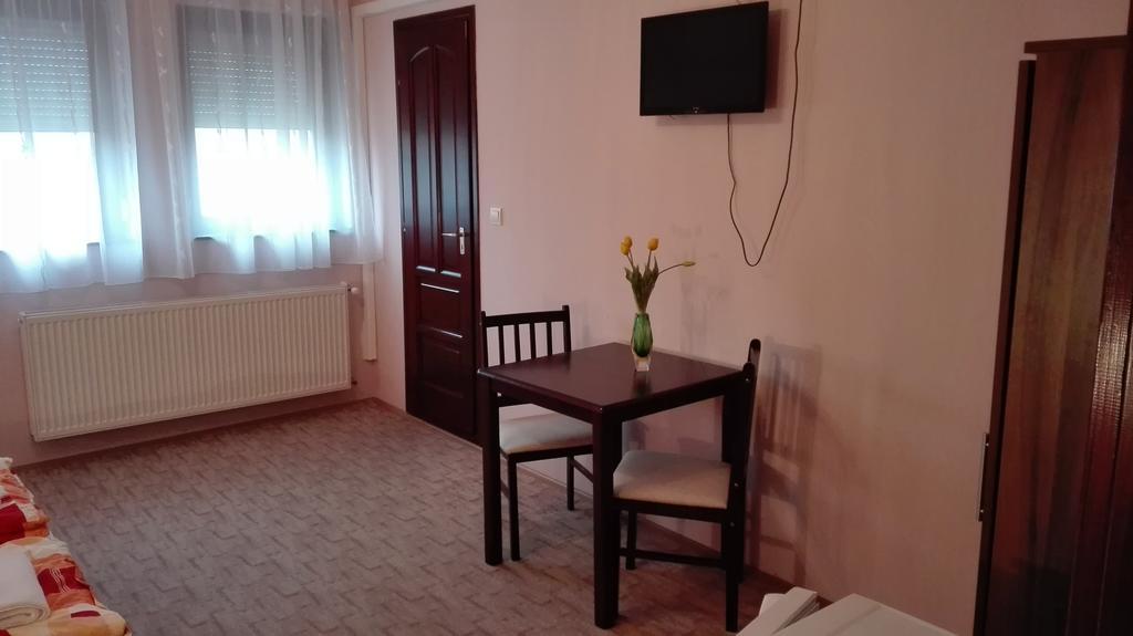 Csipkehaz Apartman Cserkeszolo Luaran gambar