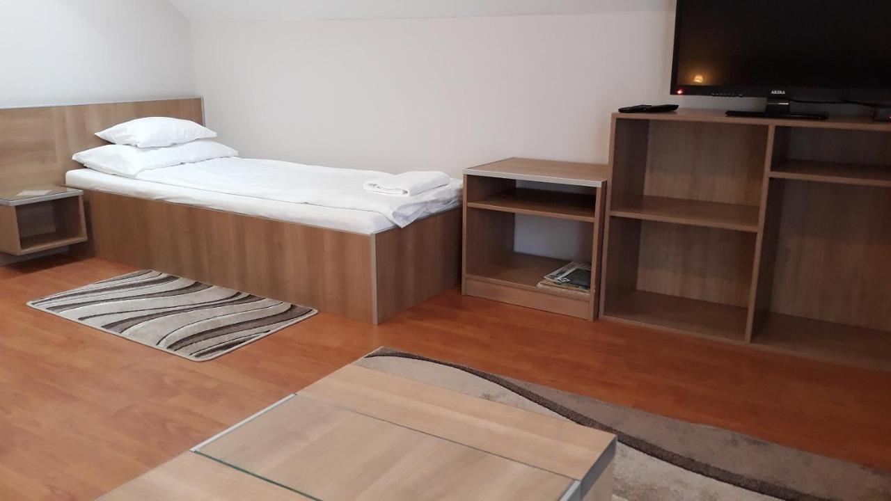Csipkehaz Apartman Cserkeszolo Luaran gambar
